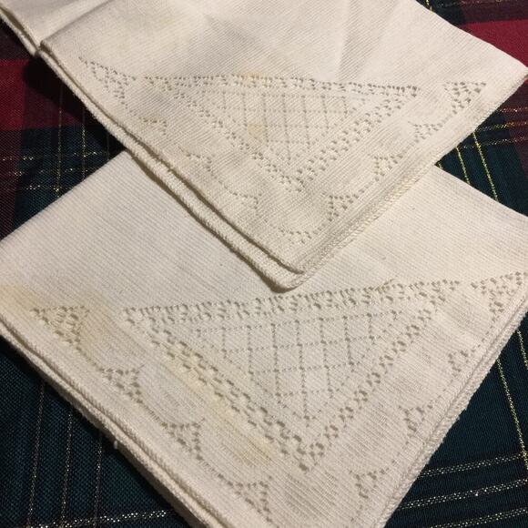 FLAWS Cloth napkins unbranded (4) total - Picture 4 of 6